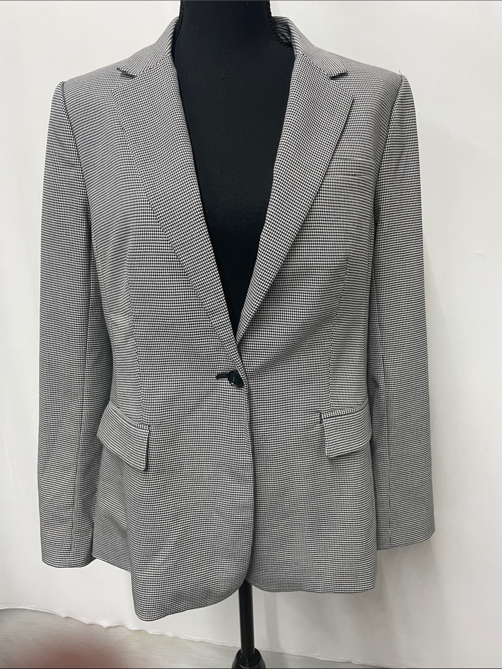 Banana Republic Black and White Houndstooth Blazer, Size 12